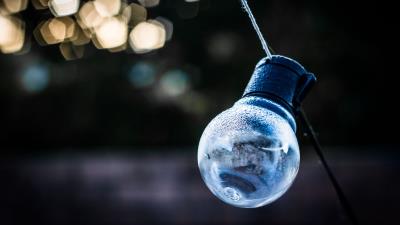 Lamp glass drops 4k wallpaper