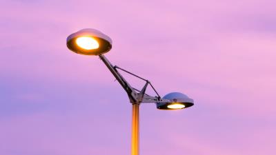 Lamppost lantern bulbs 4k wallpaper