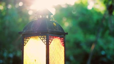 Lantern light glow 4k wallpaper