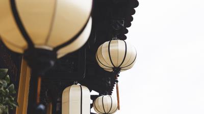 Lanterns roof building 4k wallpaper