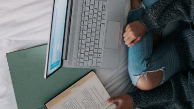 Learning books laptop 4k wallpaper