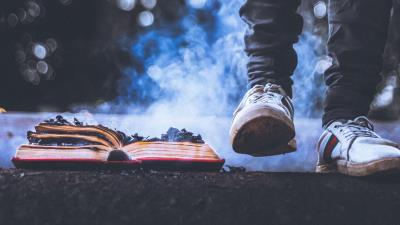 Legs book smoke 4k wallpaper