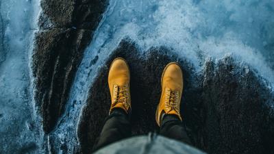 Legs boots water 4k wallpaper