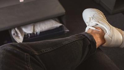 Legs jeans sneakers 4k wallpaper