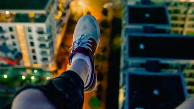 Legs sneakers city image 4k wallpaper