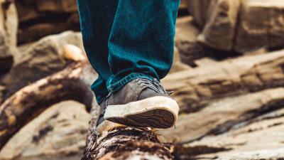 Legs sneakers step 4k wallpaper