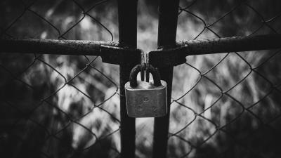 Lock fence lattice image 4k wallpaper