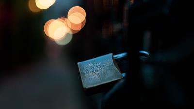 Lock iron closed 4k wallpaper