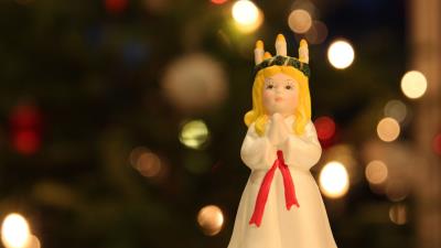 Lucia patroness figurine 4k wallpaper