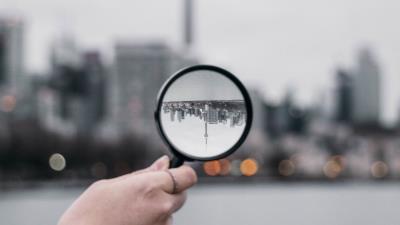 Magnifier hand city 4k wallpaper