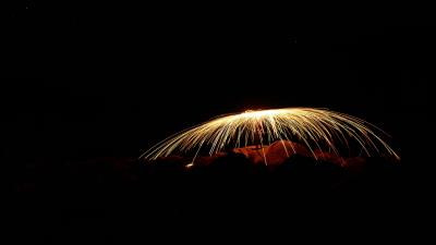 Man freezelight long exposure 4k wallpaper