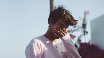 Man hand face 4k wallpaper