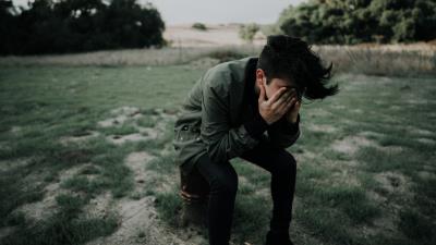 Man hands face 4k wallpaper