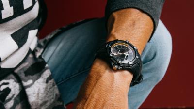 Man hands watch 4k wallpaper