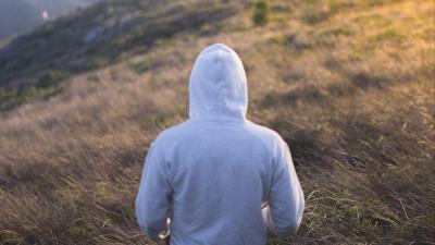 Man hoodie fog 4k wallpaper