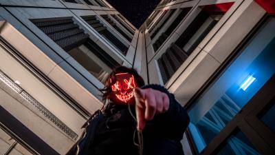 Man mask finger 4k wallpaper