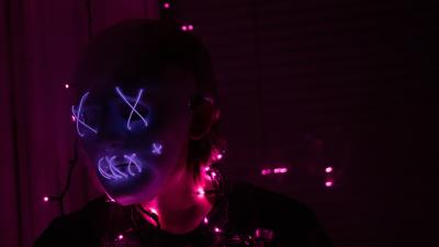 Man mask garland 4k wallpaper