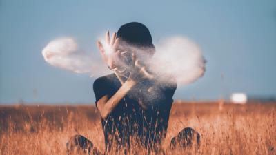 Man sand dust hands blur 4k wallpaper