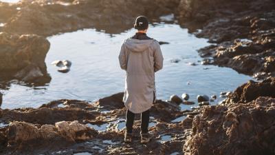 Man sea rocks 4k wallpaper