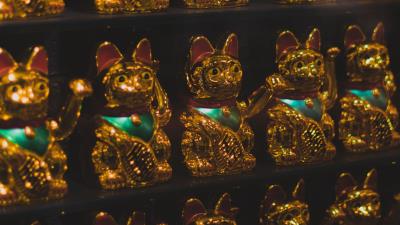 Manekineko statuette cat 4k wallpaper