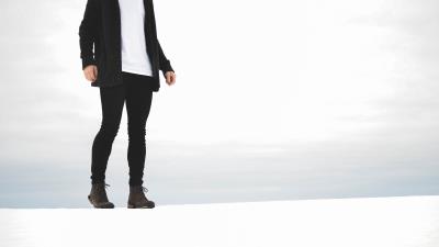 Man snow clothes 4k wallpaper