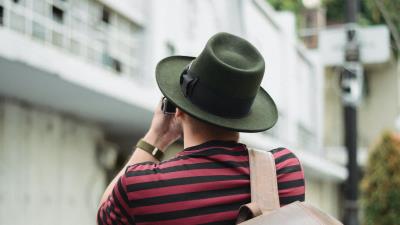 Man tourist hat 4k wallpaper
