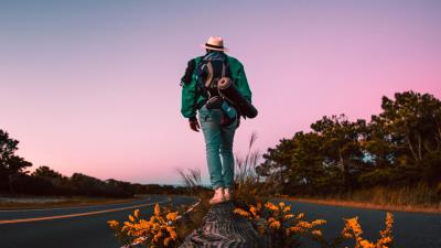 Man traveler tourist 4k wallpaper