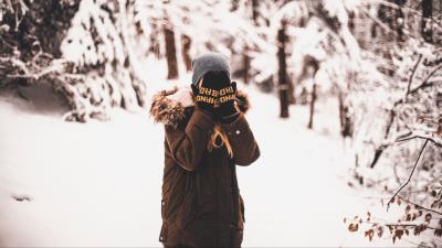 Man winter mittens 4k wallpaper