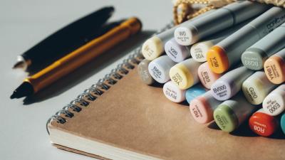 Markers notebook arts 4k wallpaper