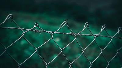 Mesh fence blur 4k wallpaper