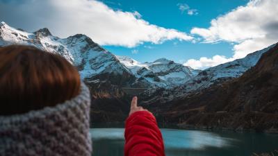 Mountains lake hand 4k wallpaper