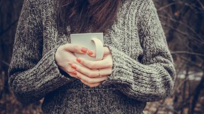 Mug hands manicure 4k wallpaper