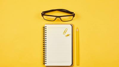 Notepad glasses paper clip 4k wallpaper