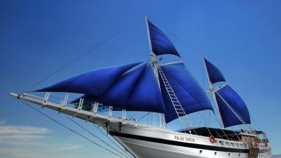 Ocean boat sail travel vacatio 4k wallpaper