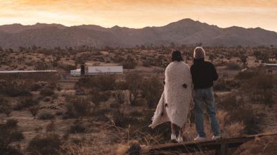 People desert mountains 4k wallpaper