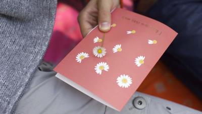 People love card transfer gift recognitio 4k wallpaper