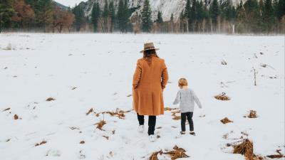 People mountain snow 4k wallpaper