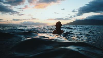 Person sea waves 4k wallpaper