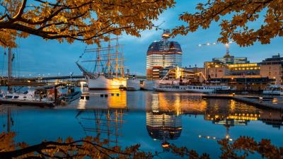 Pier ship boats 4k wallpaper