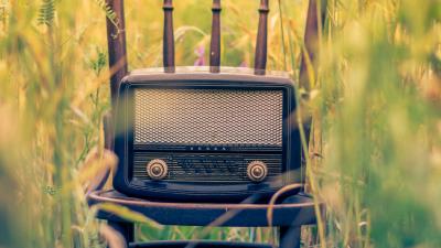 Radio chair grass 4k wallpaper