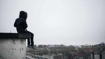 Roof man loneliness freedom 4k wallpaper