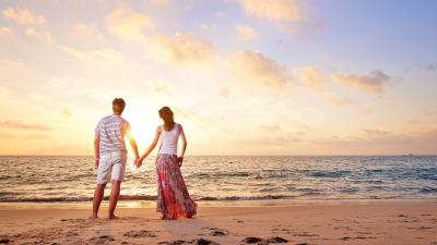 Romantic couple desktop background 8k wallpaper