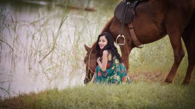 Smile asian girl look back horse 8k wallpaper