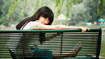 Women face sitting bench trees bokeh look 8k wallpaper