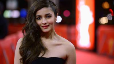Alia bhatt berlin international film festival highway 8k wallpaper