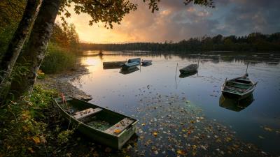 Boat Lake Ultra HD 8k wallpaper