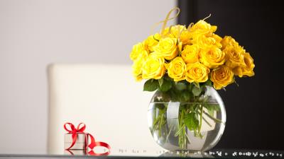 Bouquet Gift Vase Yellow Rose 8k wallpaper