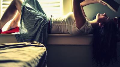 Brunette reading 8k wallpaper