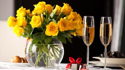 Champagne Flower Gift Vase Yellow Rose 8k wallpaper