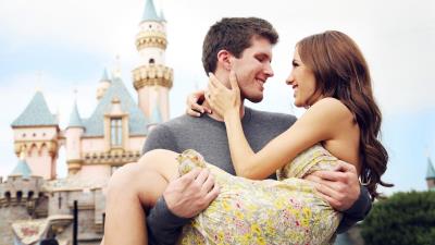 Couples carrying bridal style 8k wallpaper